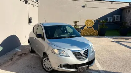 Usata 2014 Lancia Ypsilon Silver Due volumi | 3990 € (Super prezzo)