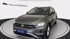 Grigio indyum/tetto nero Usata 2022 VW T-Roc Life SUV | 26.900 € (Buon prezzo)