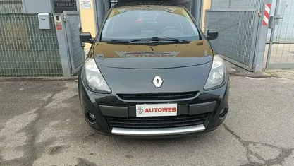 Nero Usata 2009 Renault Clio II Dynamique Berlina | 4700 € (Buon prezzo)