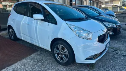 Usata Kia Venga 90 CV (66 kW) 2015 Bianco Utilitaria