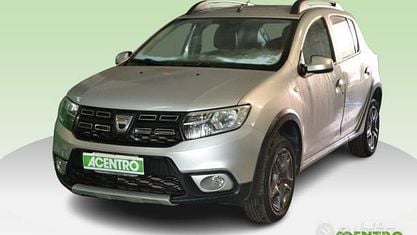 Usado Dacia Sandero Stepway 90 CV (66 kW) 2017 Gris Monovolumen