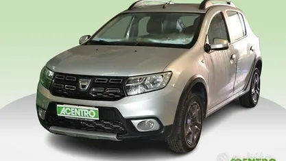 Usata Dacia Sandero Stepway 90 CV (66 kW) 2017 Grigio Monovolume
