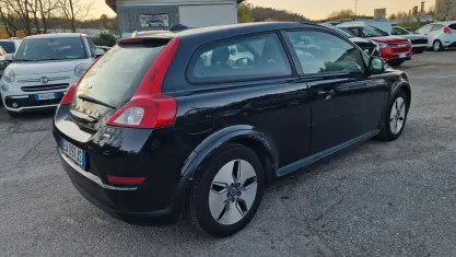 Usata Volvo C30 109 CV (80 kW) 2010 Nero Utilitaria