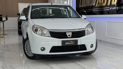 Usata Dacia Sandero 72 CV (52 kW) 2009 Bianco Berlina