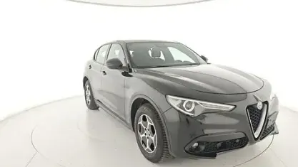 Käytetty Alfa Romeo Stelvio Super 190 HP (139 kW) 2022 Musta Katumaasturi