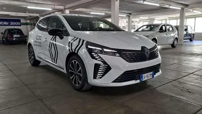 Bianco ghiaccio Usata 2024 Renault Clio V Techno Tre volumi | 17.900 € (Cara)