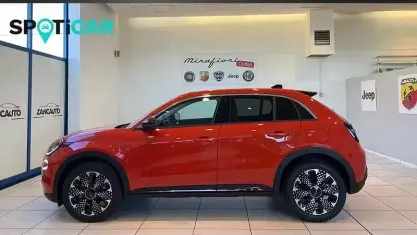 Usata Fiat 600E La Prima 114 kW (156 CV) 2025 Arancione SUV