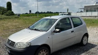 Usata Fiat Punto Active 60 CV (44 kW) 2011 Argento Utilitaria