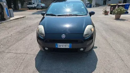 Usata Fiat Punto Lounge 70 CV (51 kW) 2014 Blu Utilitaria