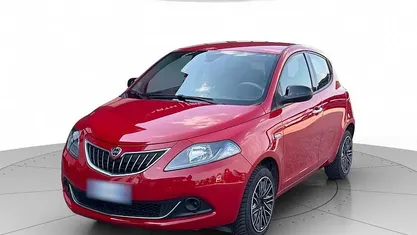Usata Lancia Ypsilon Silver 70 CV (51 kW) 2022 Rosso Utilitaria