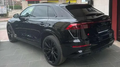 Usata 2024 Audi Q8 S-Line SUV | 97.000 €