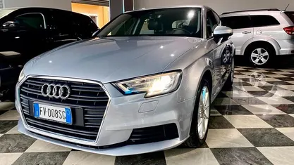 Usata Audi A3 S-Line 115 CV (84 kW) 2019 Grigio Berlina