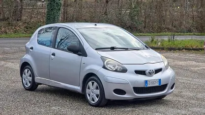 Usata Toyota Aygo Connect Style 67 CV (49 kW) 2010 Grigio Utilitaria
