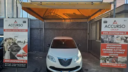 Usata Lancia Ypsilon Silver 80 CV (58 kW) 2013 Bianco Utilitaria