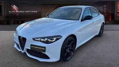Bianco Usata 2024 Alfa Romeo Giulia Tre volumi | 48.950 € (Buon prezzo)