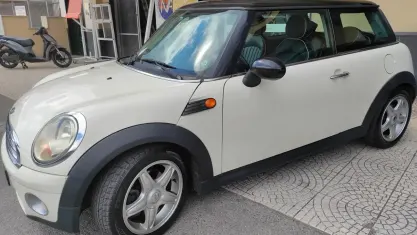 Usata Mini Cooper D Pepper 109 CV (80 kW) 2007 Beige Utilitaria