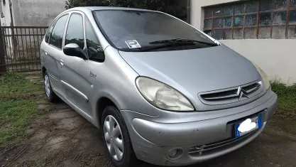 Usata Citroën Xsara Picasso 95 CV (69 kW) 2004 Grigio Monovolume