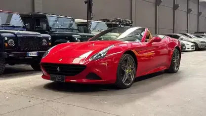 Usata Ferrari California 560 CV (411 kW) 2016 Rosso metallizzato Cabrio