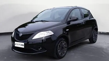Usata Lancia Ypsilon 69 CV (50 kW) 2020 Nero Utilitaria
