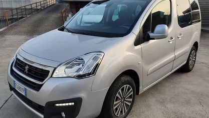 Usata Peugeot Partner 99 CV (72 kW) 2017 Argento Monovolume