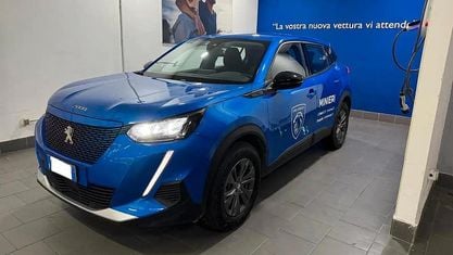 Begagnad Peugeot 2008 Active 100 kW (136 HK) 2022 Blå SUV