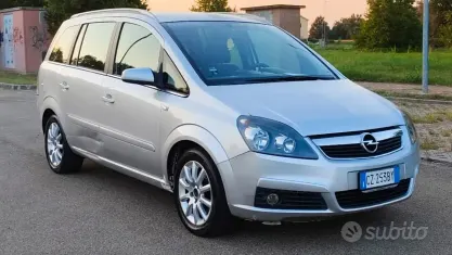Usata Opel Zafira Cosmo 120 CV (88 kW) 2006 Grigio Monovolume