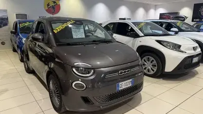 Begagnad Fiat 500e Icon 86 kW (118 HK) 2021 Grå Halvkombi