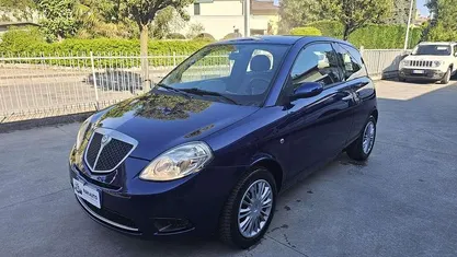 Begagnad Lancia Ypsilon 90 HK (66 kW) 2007 Blå Halvkombi