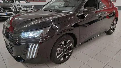 Usata Peugeot 208 Allure+ 101 CV (74 kW) 2025 Utilitaria