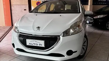Usata Peugeot 208 Active 68 CV (50 kW) 2012 Bianco Utilitaria