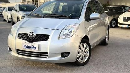 Usata Toyota Yaris Sol 100 CV (73 kW) 2009 Grigio Utilitaria
