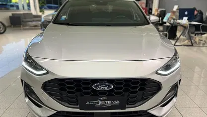 Usata Ford Focus ST-Line 116 CV (85 kW) 2025 Grigio metallizzato Berlina