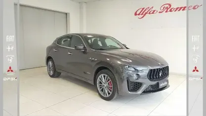 Usata Maserati Levante 275 CV (202 kW) 2021 Grigio scuro SUV