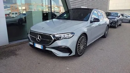 Usata Mercedes E220 Premium Plus 197 CV (144 kW) 2024 Grigio Station wagon