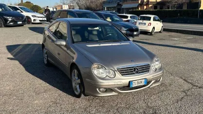 Usata Mercedes C220 Elegance 150 CV (110 kW) 2006 Argento Coupé