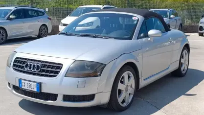 Usata Audi TT Roadster 150 CV (110 kW) 2005 Grigio Cabrio