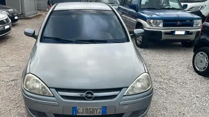 Usata Opel Corsa Cosmo 69 CV (50 kW) 2004 Grigio Utilitaria