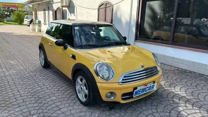 Usata Mini Cooper 109 CV (80 kW) 2010 Giallo Utilitaria