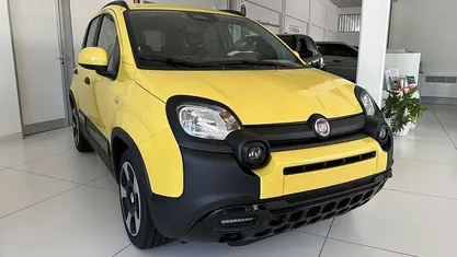 Usata Fiat Panda Cross 65 CV (47 kW) 2025 Utilitaria