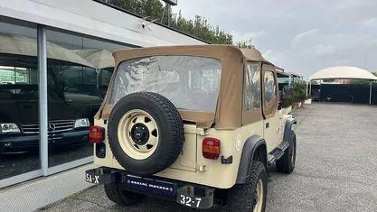 Usata Jeep Wrangler 103 CV (75 kW) 1990 SUV