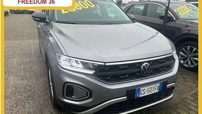 Usata VW T-Roc Life 116 CV (85 kW) 2023 Grigio SUV
