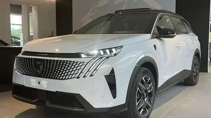 Usata Peugeot 5008 GT 145 CV (106 kW) 2024 Bianco okenite pastello Monovolume