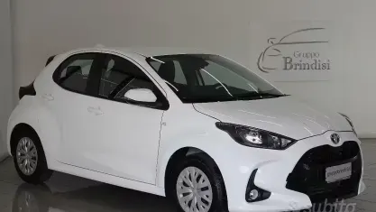 Usata Toyota Yaris Hybrid Active 116 CV (85 kW) 2024 Bianco Berlina