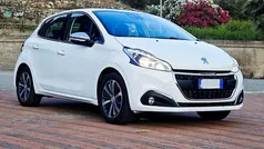 Bianco Usata 2018 Peugeot 208 Allure Due volumi | 8900 € (Buon prezzo)