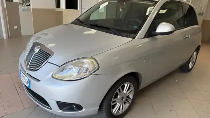 Usata Lancia Ypsilon Platinum 75 CV (55 kW) 2011 Grigio Utilitaria