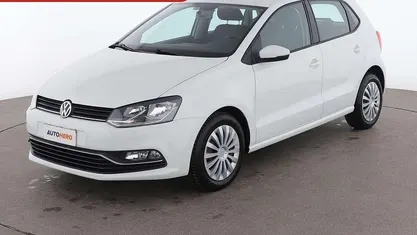 Bianco Usata 2017 VW Polo Comfortline Tre volumi | 10.199 € (Buon prezzo)