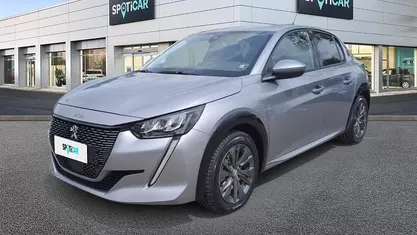 Usata 2021 Peugeot e-208 Allure Due volumi | 15.400 € (Buon prezzo)