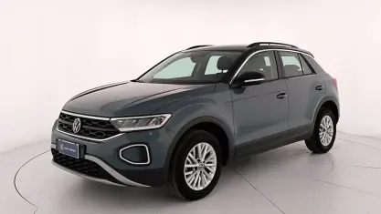 Usata VW T-Roc Life 116 CV (85 kW) 2025 Petroleum blue metallizzato nero SUV