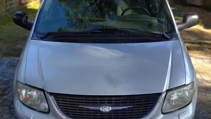 Usata Chrysler Voyager 118 CV (86 kW) 2004 Grigio Monovolume