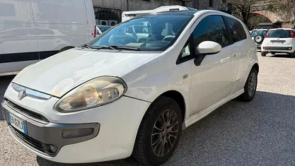 Usata Fiat Grande Punto 77 CV (56 kW) 2010 Bianco Utilitaria